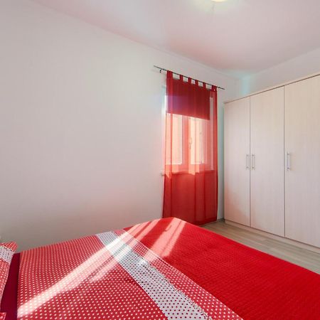 Apartments By The Sea Brist, Makarska - 11078 Номер фото