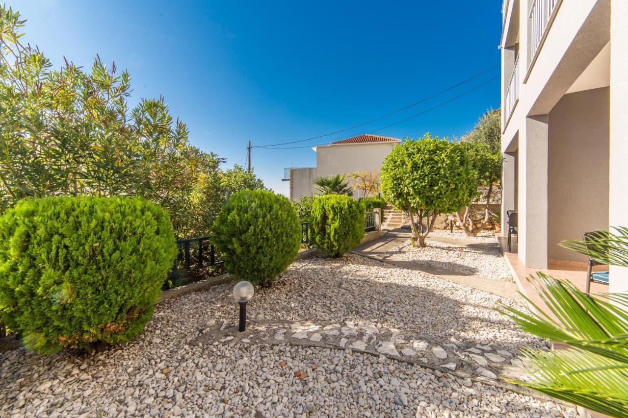 Apartments By The Sea Brist, Makarska - 11078 Екстер'єр фото