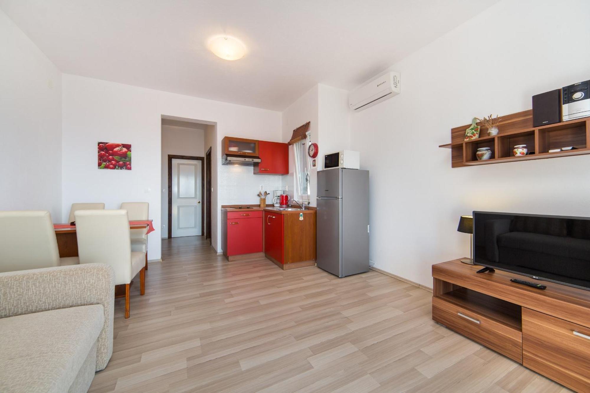 Apartments By The Sea Brist, Makarska - 11078 Номер фото