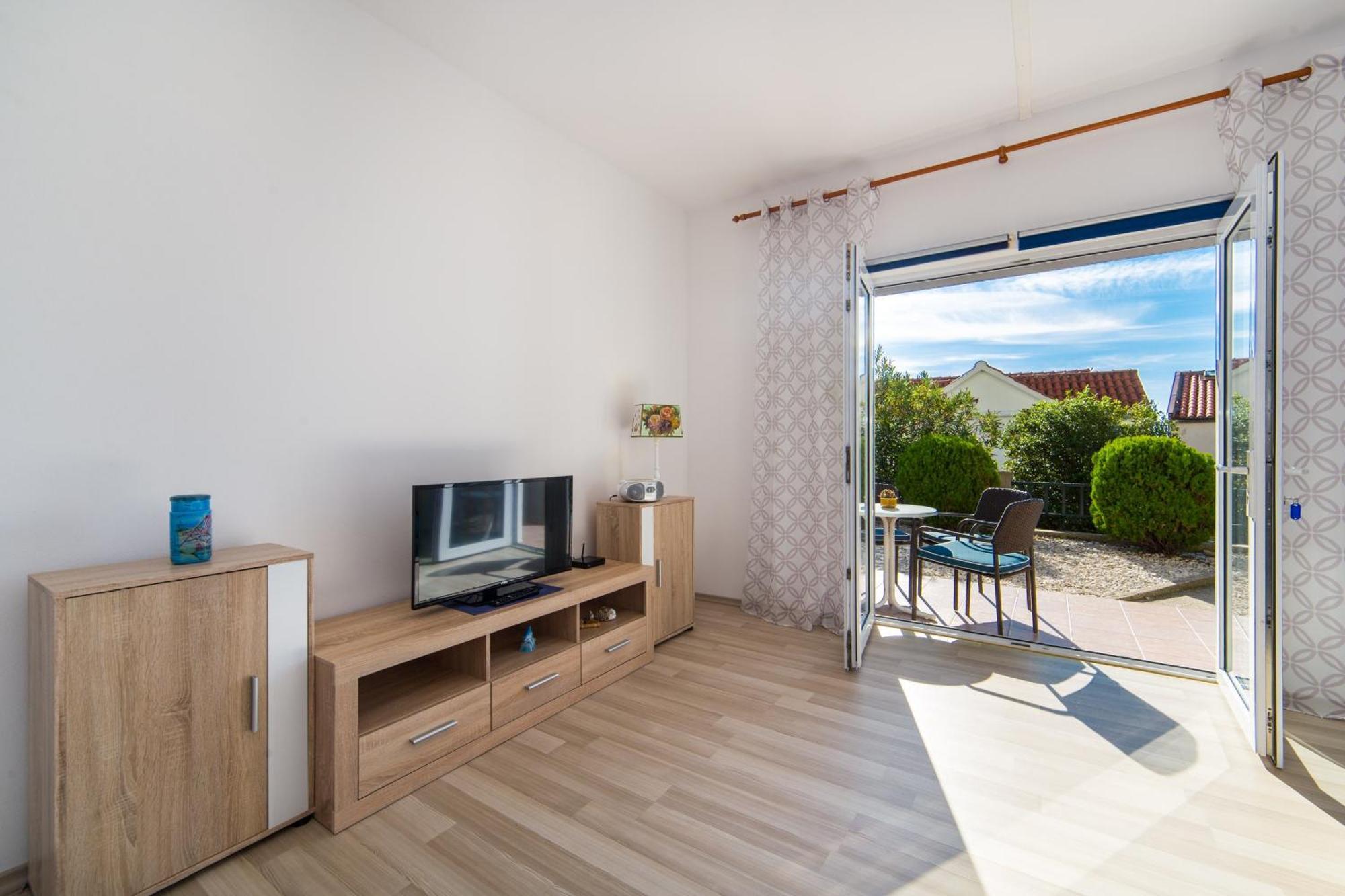 Apartments By The Sea Brist, Makarska - 11078 Номер фото